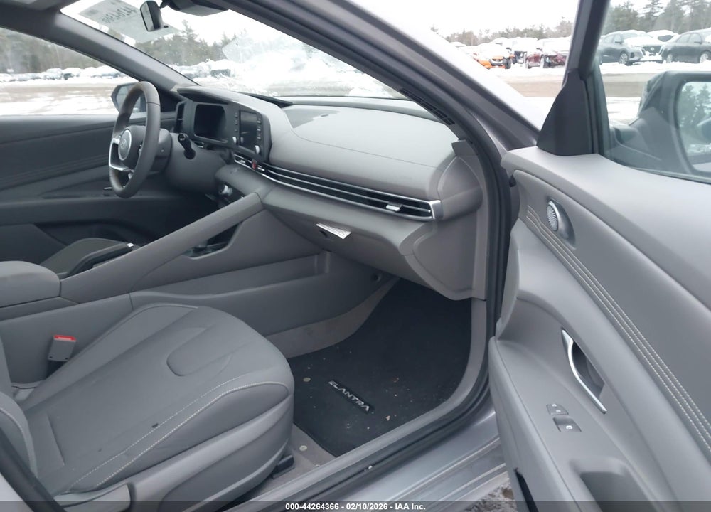 2025 HYUNDAI ELANTRA SEL SPORT VIN: KMHLM4DG0SU094579