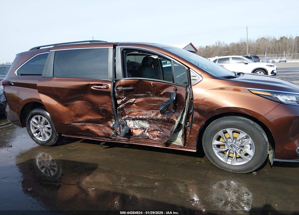 2023 TOYOTA SIENNA XLE VIN: 5TDYRKEC0PS163052