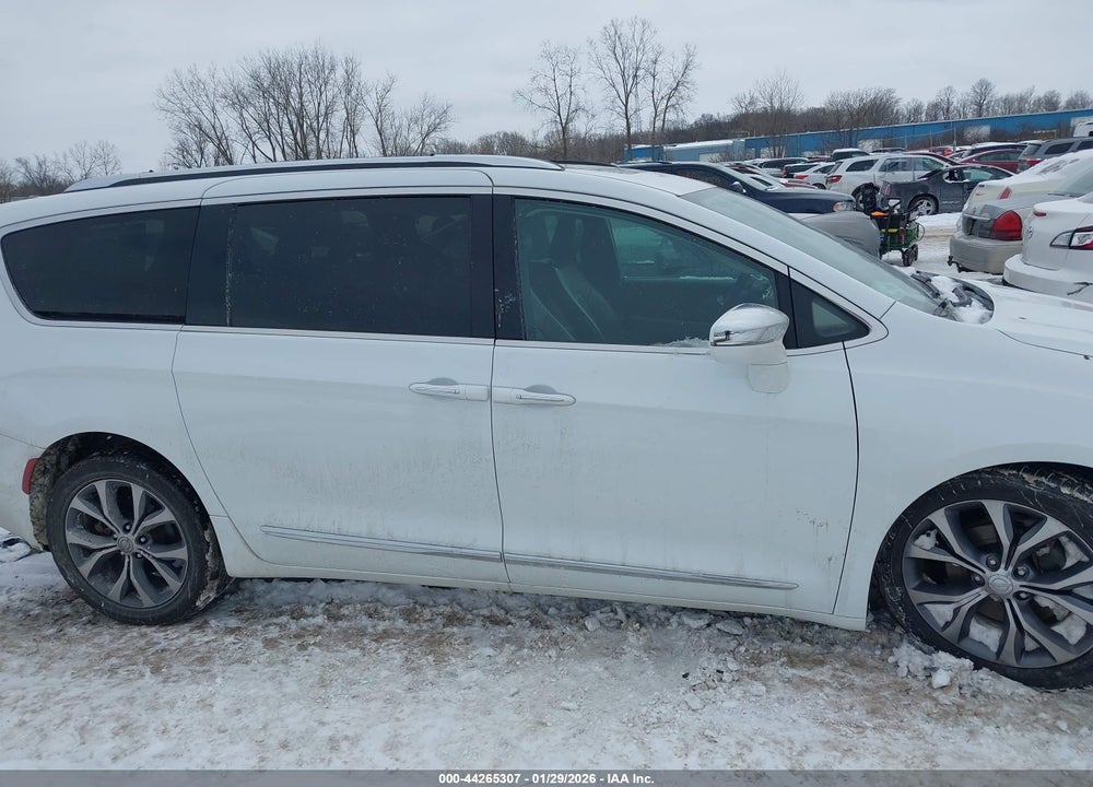 2018 CHRYSLER PACIFICA LIMITED VIN: 2C4RC1GG4JR186396