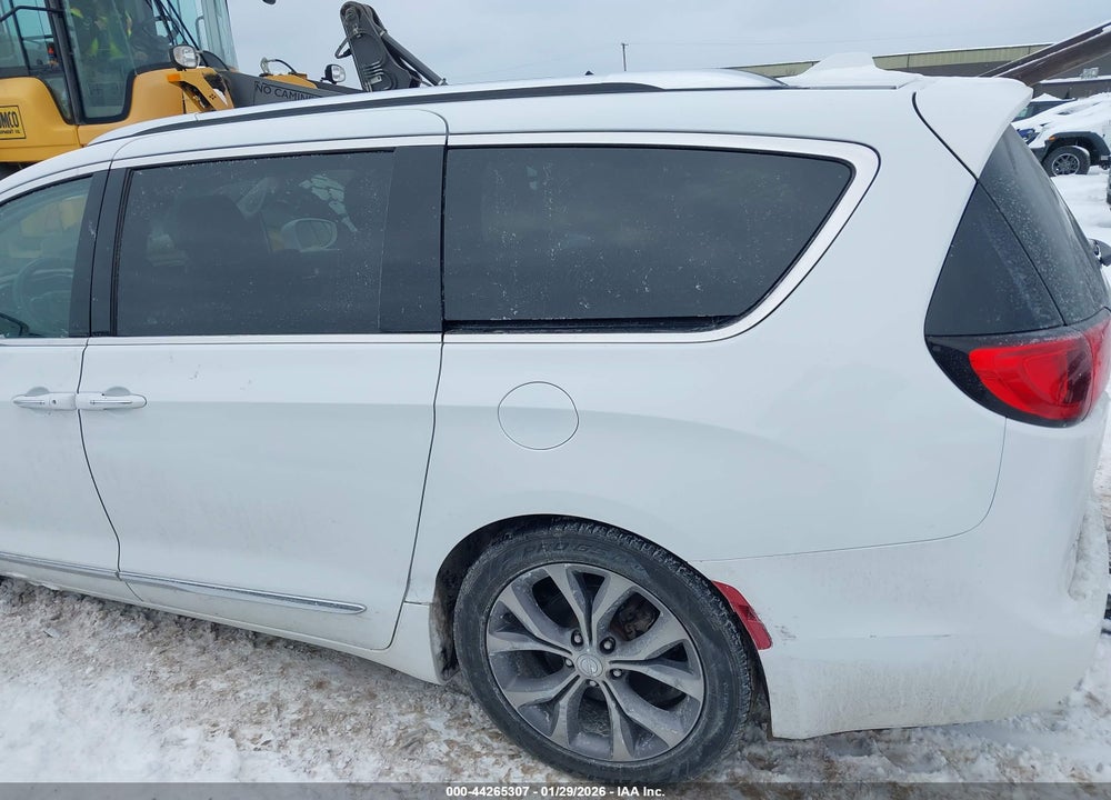 2018 CHRYSLER PACIFICA LIMITED VIN: 2C4RC1GG4JR186396