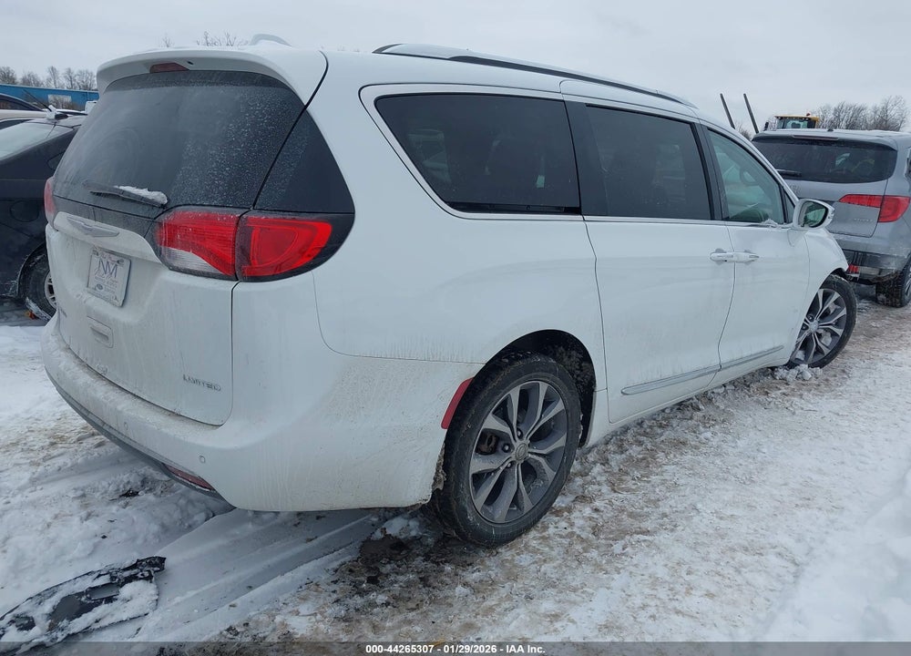 2018 CHRYSLER PACIFICA LIMITED VIN: 2C4RC1GG4JR186396