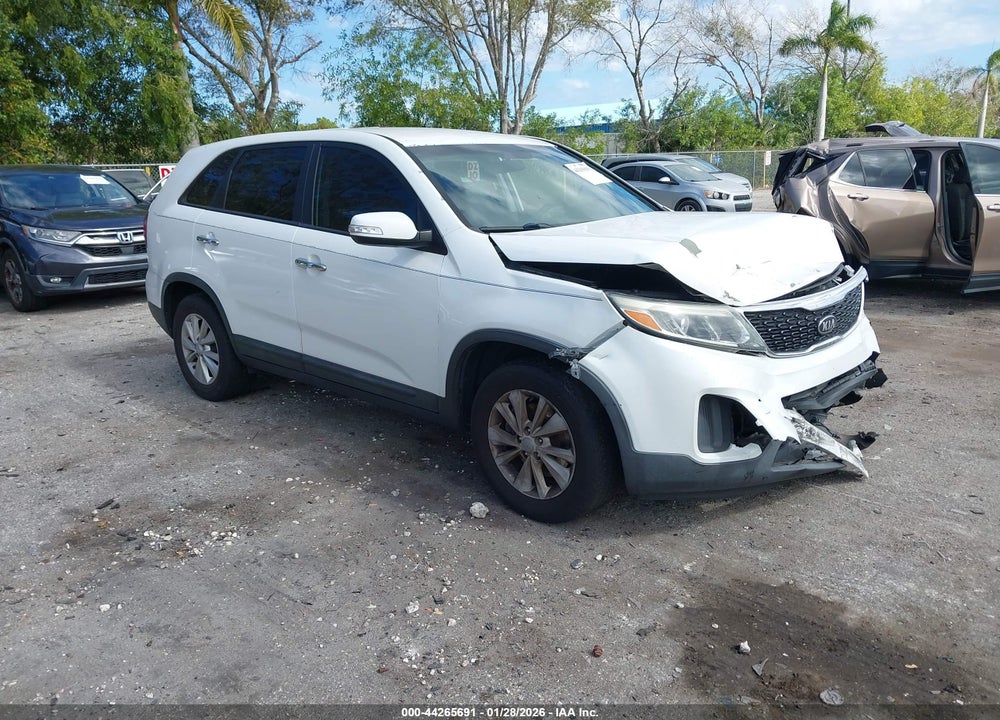 2015 KIA SORENTO LX VIN: 5XYKT3A69FG599388