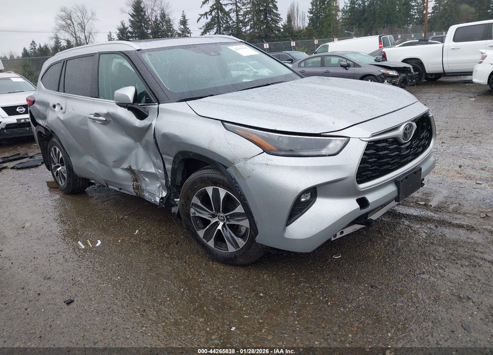 2022 TOYOTA HIGHLANDER XLE VIN: 5TDGZRBH3NS178386