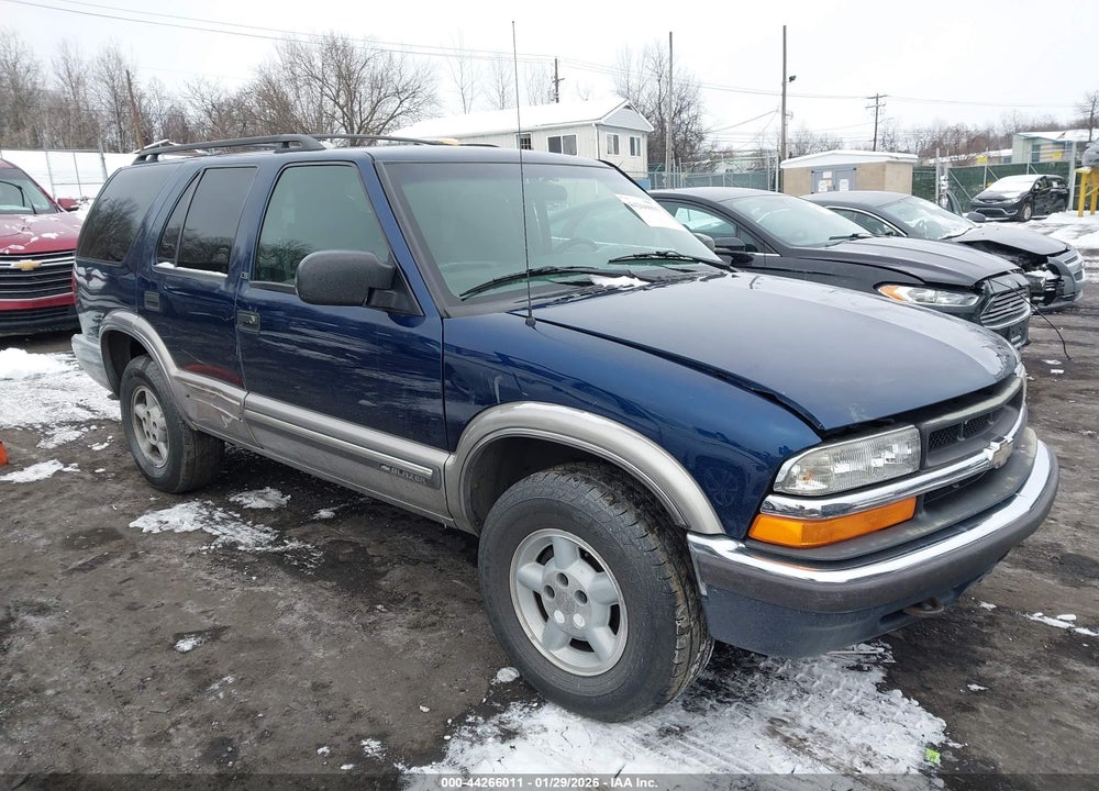 2000 CHEVROLET BLAZER LS VIN: 1GNDT13W8Y2114916