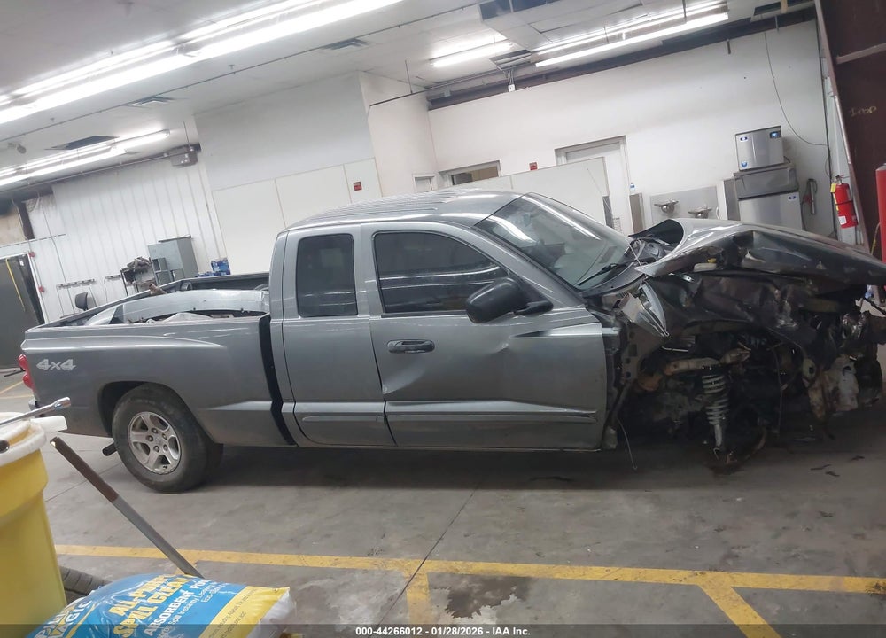 2005 DODGE DAKOTA SLT VIN: 1D7HW42N45S200138