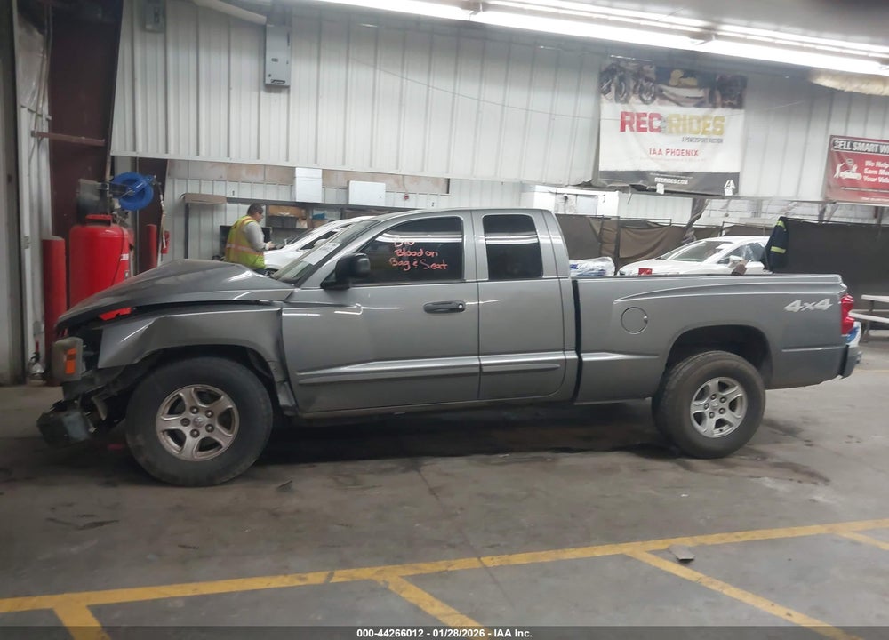 2005 DODGE DAKOTA SLT VIN: 1D7HW42N45S200138