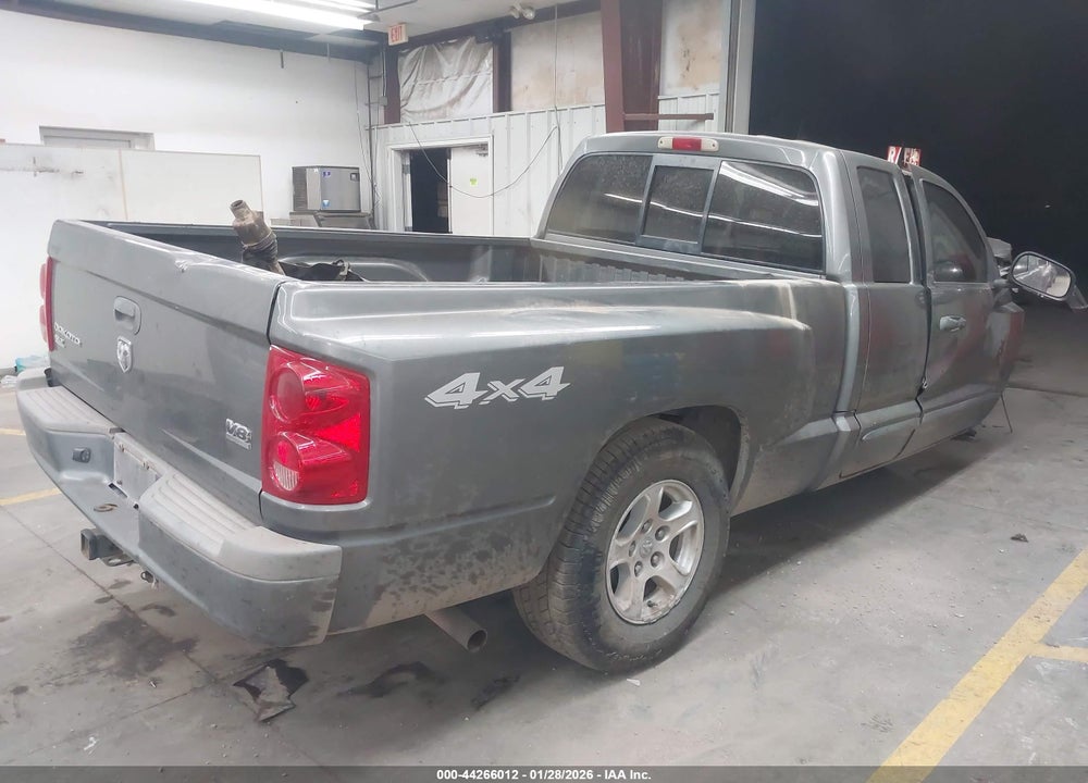 2005 DODGE DAKOTA SLT VIN: 1D7HW42N45S200138