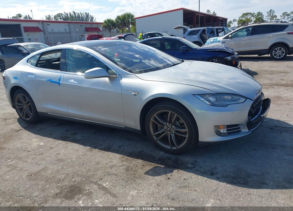 2014 TESLA MODEL S P85 VIN: 5YJSA1H1XEFP28586