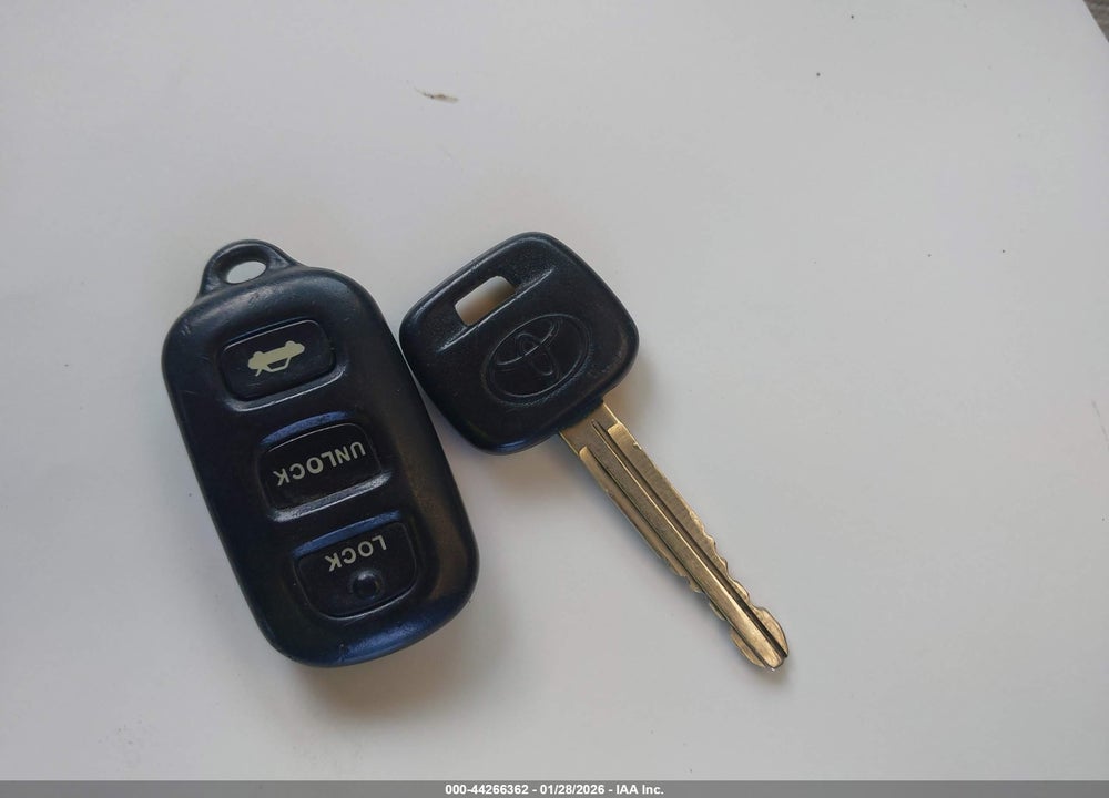 2003 TOYOTA CAMRY LE VIN: 4T1BE32K23U705725
