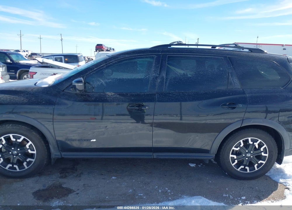 2020 NISSAN PATHFINDER SL 2WD VIN: 5N1DR2CN4LC649048