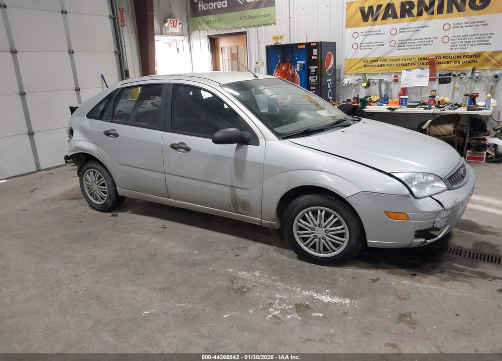 2005 FORD FOCUS ZX4 VIN: 1FAFP34N75W278028
