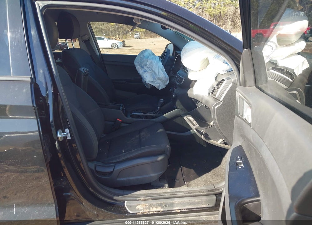2021 HYUNDAI TUCSON SE VIN: KM8J23A43MU300580