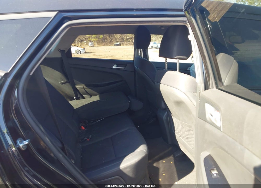 2021 HYUNDAI TUCSON SE VIN: KM8J23A43MU300580