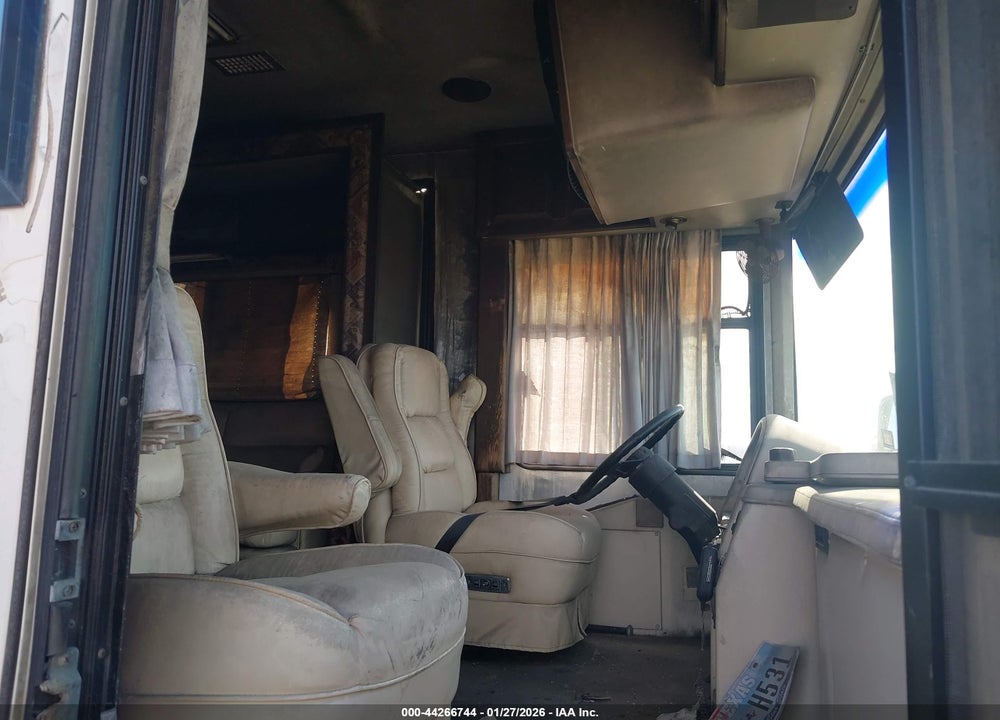 1999 COUNTRY COACH INTRIGUE VIN: 4U7B5EK17X1100909