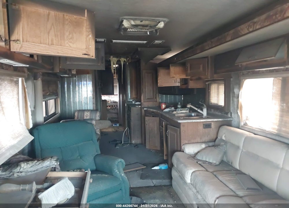 1999 COUNTRY COACH INTRIGUE VIN: 4U7B5EK17X1100909