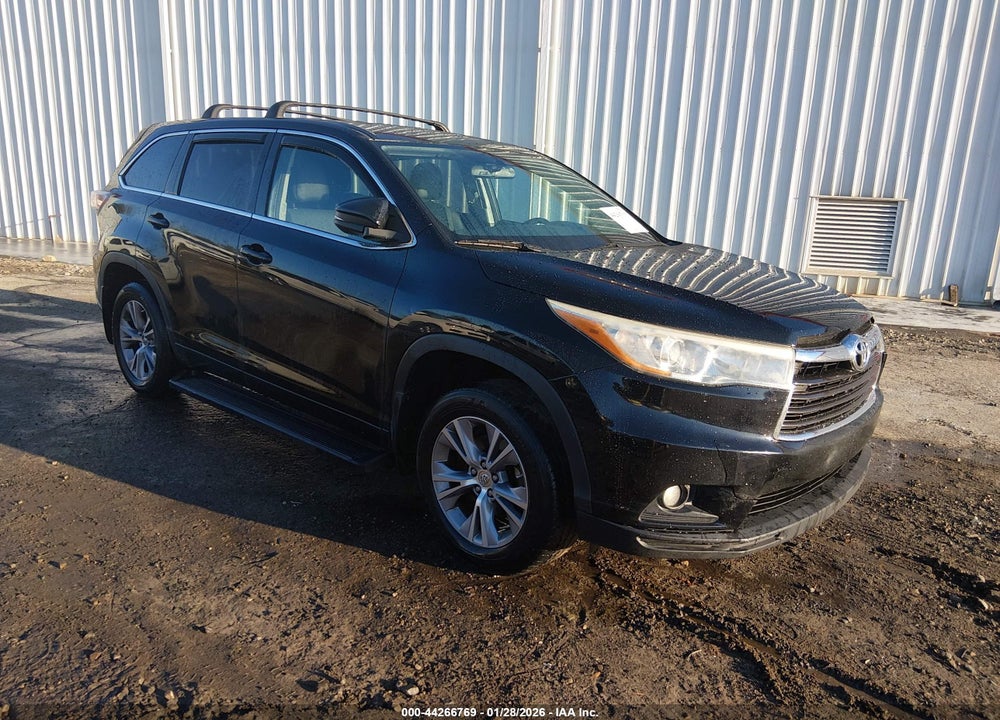 2015 TOYOTA HIGHLANDER LE PLUS V6 VIN: 5TDBKRFH2FS084378