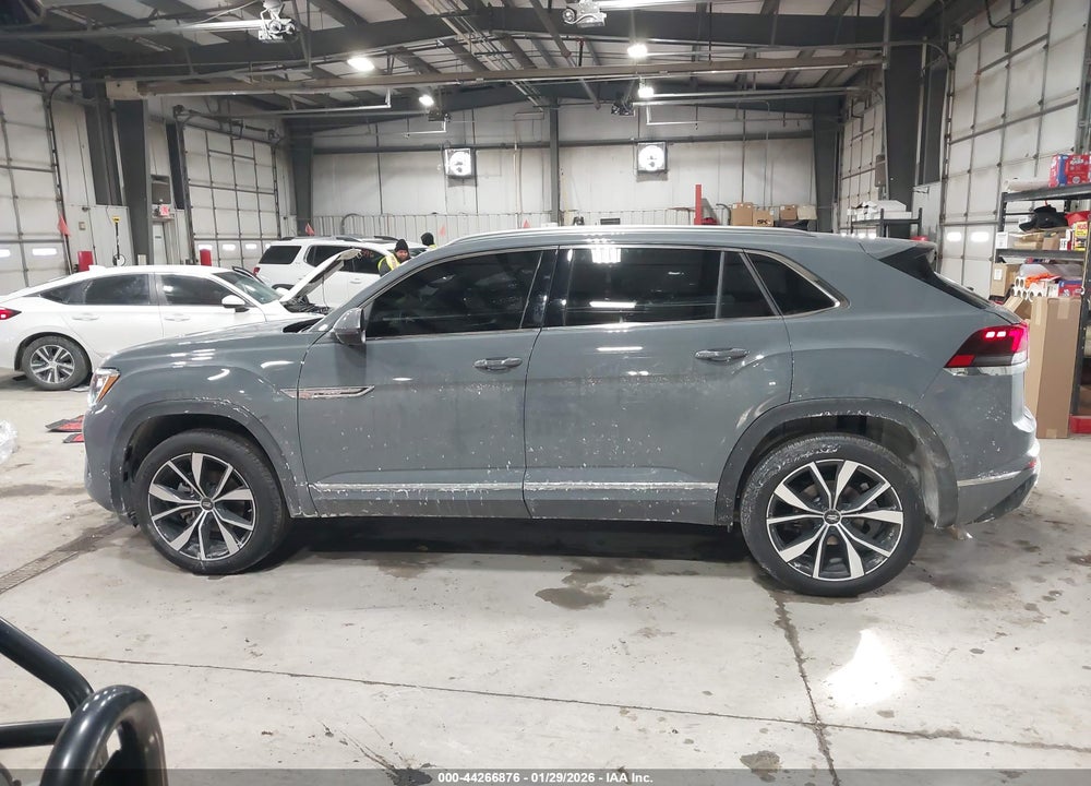 2025 VOLKSWAGEN ATLAS CROSS SPORT 2.0T SEL PREMIUM R-LINE VIN: 1V2FE2CA4SC202173
