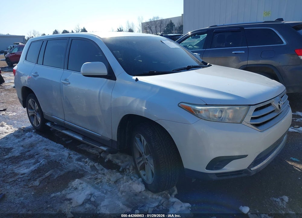 2011 TOYOTA HIGHLANDER BASE V6 VIN: 5TDZK3EH1BS033154