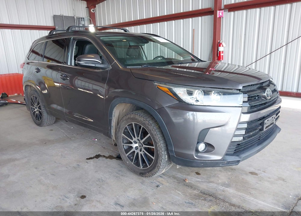 2018 TOYOTA HIGHLANDER SE VIN: 5TDJZRFH5JS812954