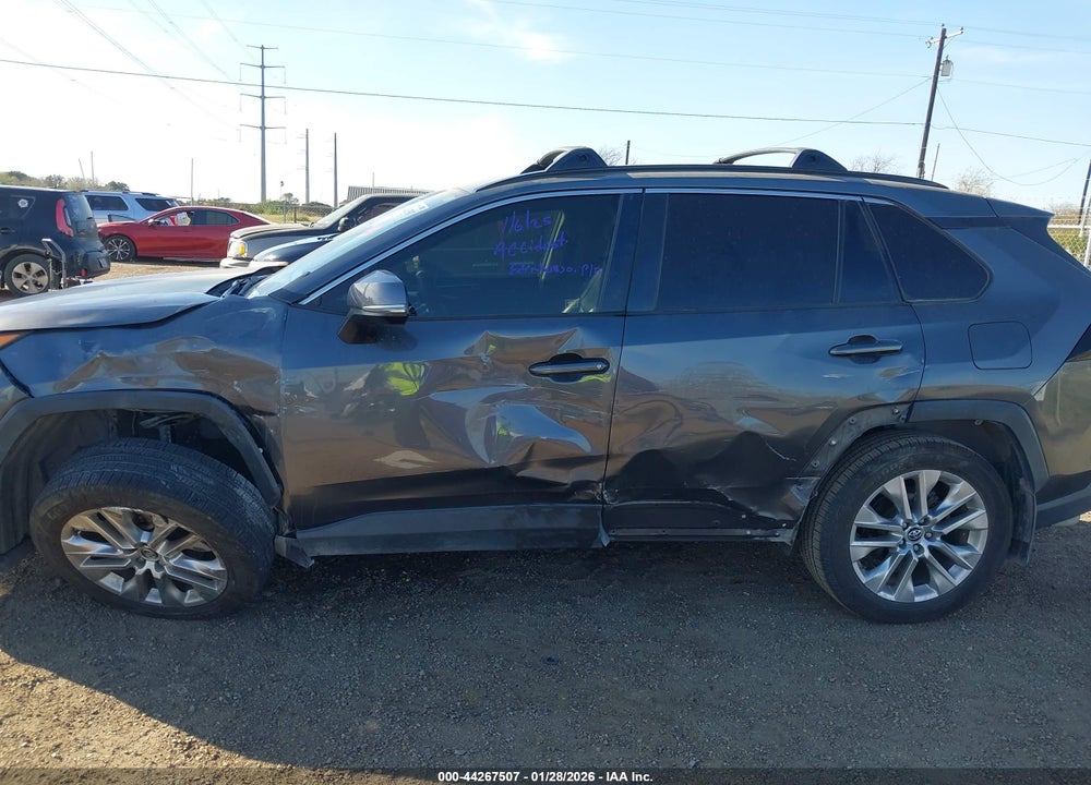 2019 TOYOTA RAV4 XLE PREMIUM VIN: JTMC1RFV0KD029575