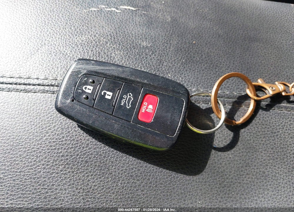 2019 TOYOTA RAV4 XLE PREMIUM VIN: JTMC1RFV0KD029575