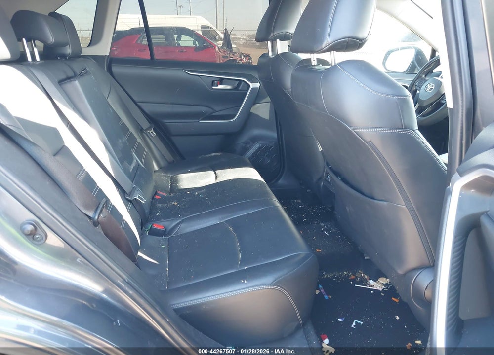 2019 TOYOTA RAV4 XLE PREMIUM VIN: JTMC1RFV0KD029575