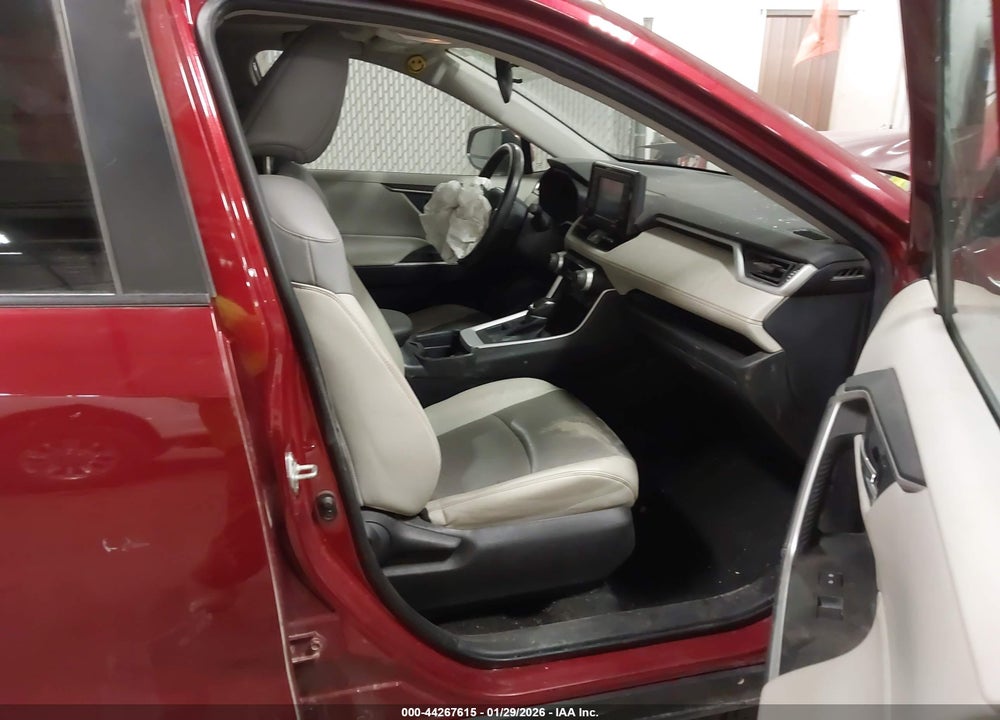 2020 TOYOTA RAV4 XLE PREMIUM VIN: 2T3A1RFV4LW114561