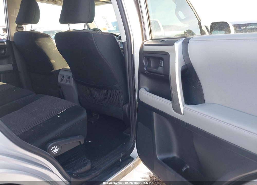 2011 TOYOTA 4RUNNER SR5 V6 VIN: JTEZU5JR7B5018924