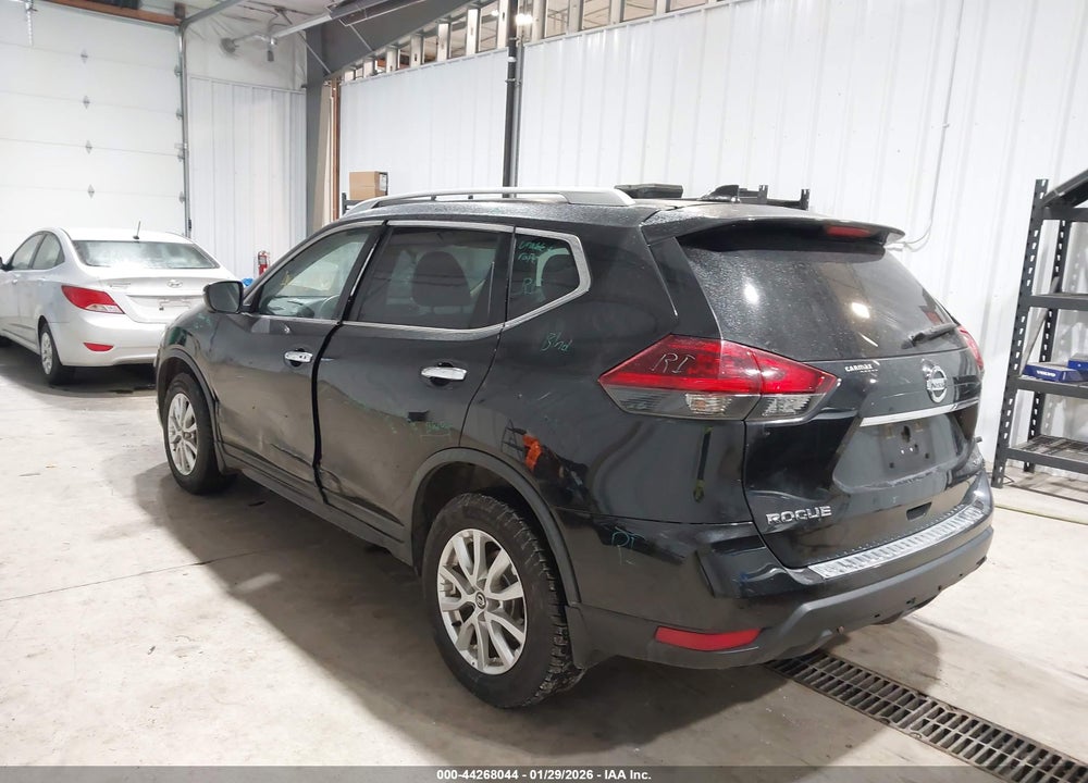 2018 NISSAN ROGUE SV VIN: KNMAT2MV0JP588407