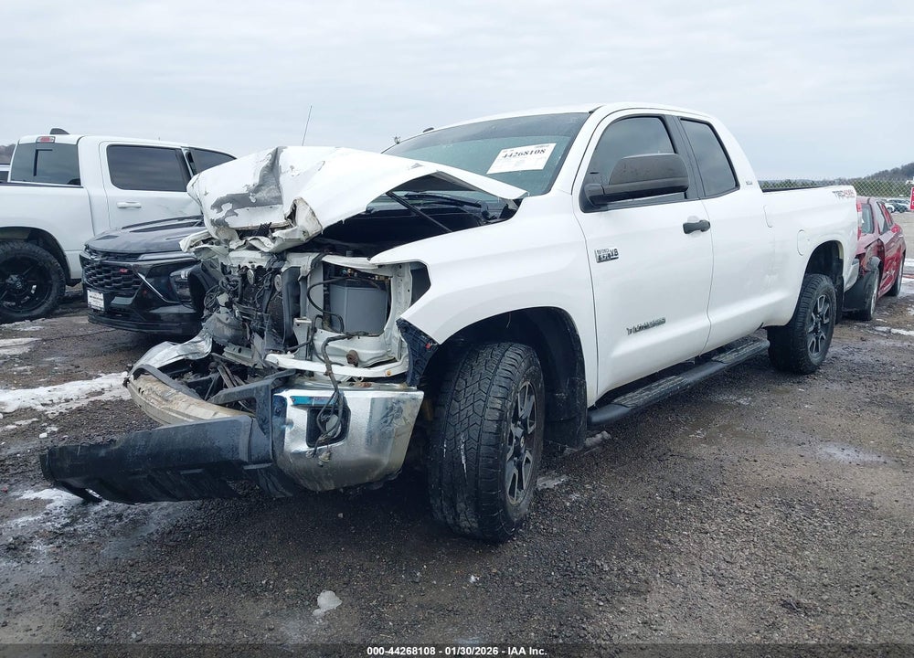 2016 TOYOTA TUNDRA SR5 5.7L V8 VIN: 5TFUY5F15GX561674