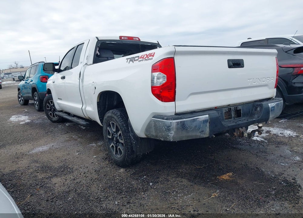 2016 TOYOTA TUNDRA SR5 5.7L V8 VIN: 5TFUY5F15GX561674