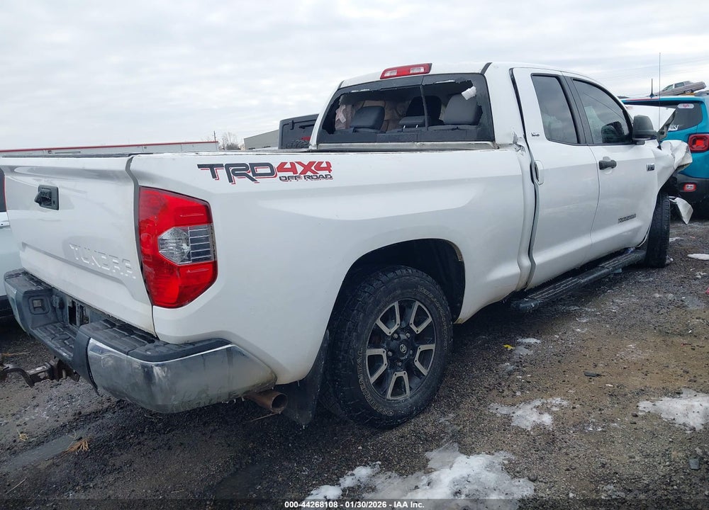 2016 TOYOTA TUNDRA SR5 5.7L V8 VIN: 5TFUY5F15GX561674