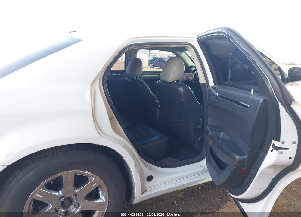 2010 CHRYSLER 300 TOURING/SIGNATURE SERIES/EXECUTIVE SERIES VIN: 2C3CA5CV2AH270587
