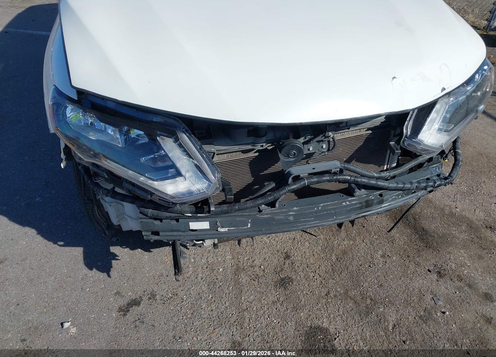 2017 NISSAN ROGUE SV VIN: JN8AT2MT5HW390439