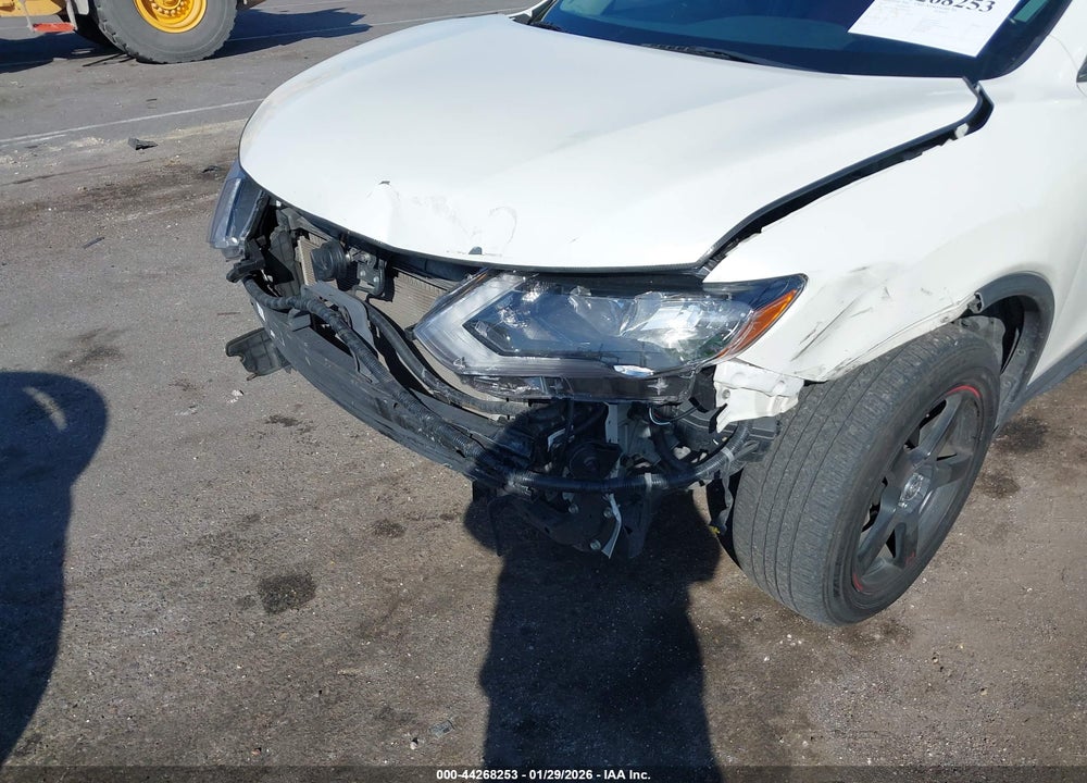 2017 NISSAN ROGUE SV VIN: JN8AT2MT5HW390439