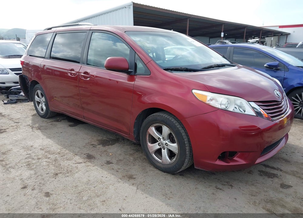 2015 TOYOTA SIENNA LE 8 PASSENGER VIN: 5TDKK3DC5FS648674