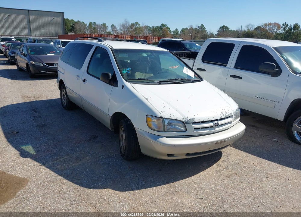 2000 TOYOTA SIENNA XLE VIN: 4T3ZF13C8YU318425