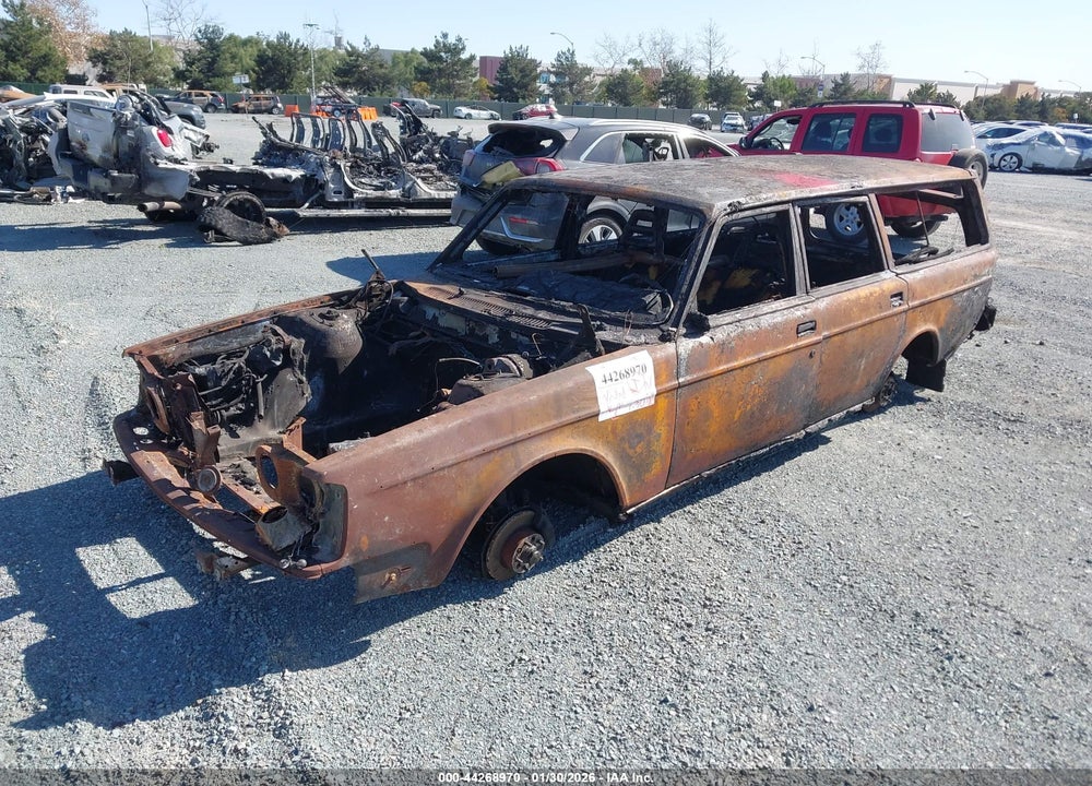 1984 VOLVO 245 DL/GL VIN: YV1AX8858E1518884