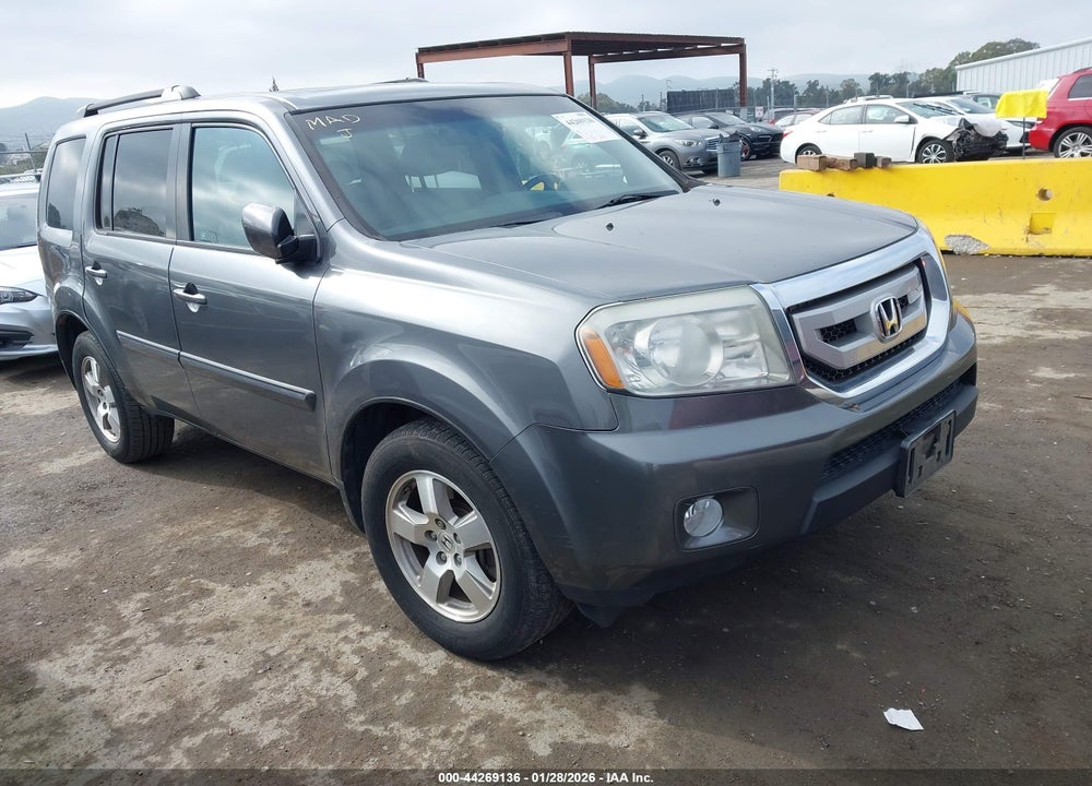 2011 HONDA PILOT EX-L VIN: 5FNYF4H64BB031614
