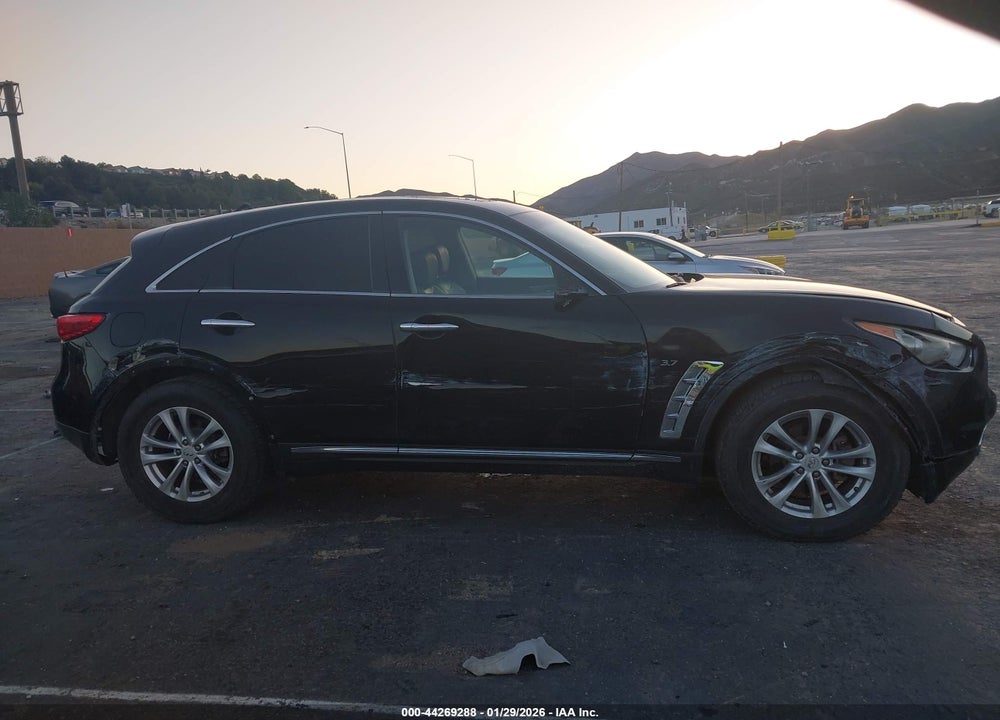 2016 INFINITI QX70 VIN: JN8CS1MU4GM670250