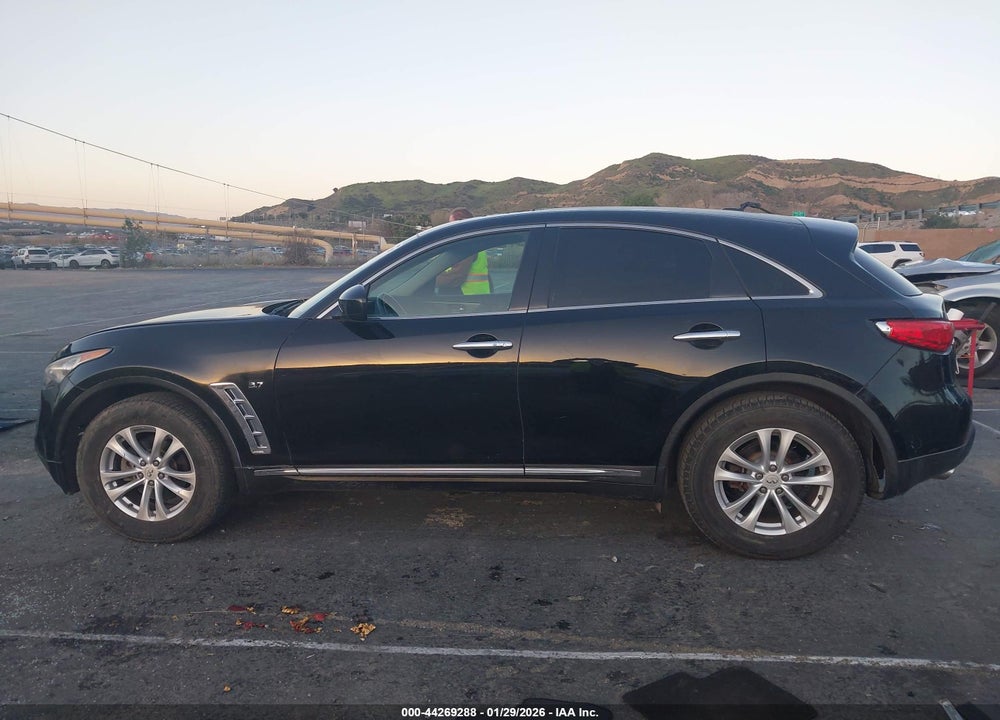 2016 INFINITI QX70 VIN: JN8CS1MU4GM670250