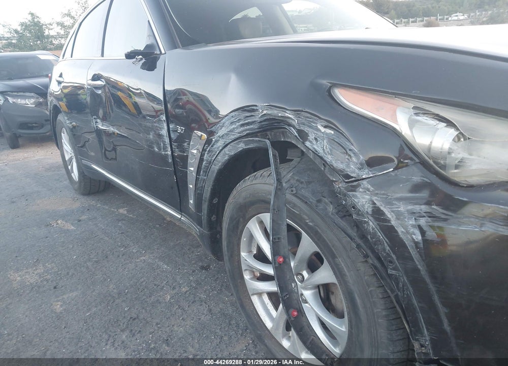 2016 INFINITI QX70 VIN: JN8CS1MU4GM670250