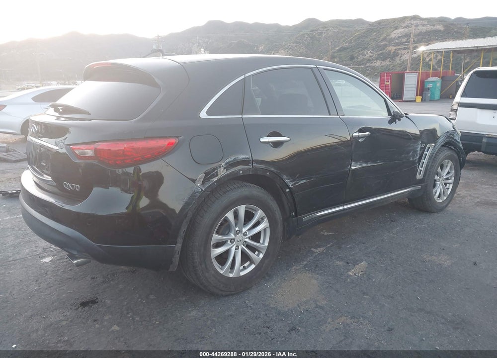 2016 INFINITI QX70 VIN: JN8CS1MU4GM670250