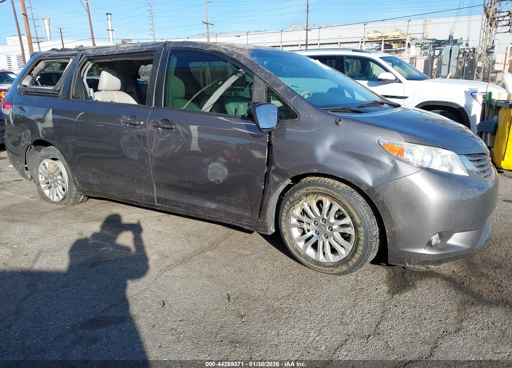 2014 TOYOTA SIENNA XLE V6 8 PASSENGER VIN: 5TDYK3DC5ES488451