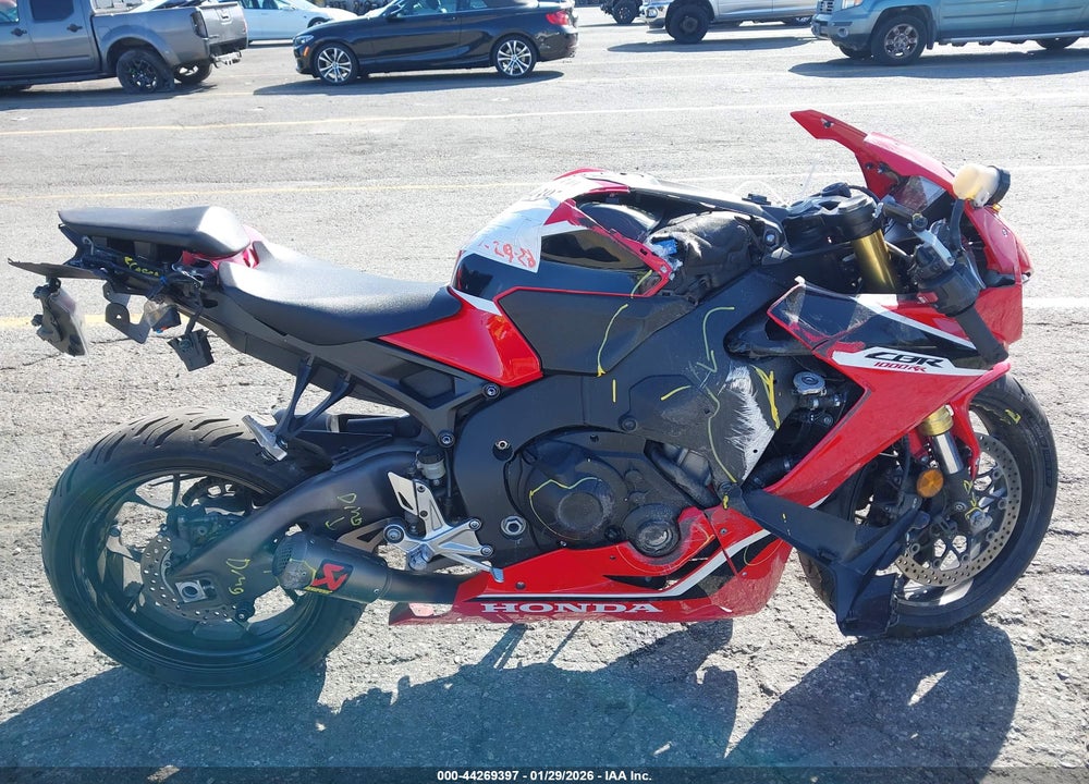 2018 HONDA CBR1000 RR VIN: JH2SC7715JK100969