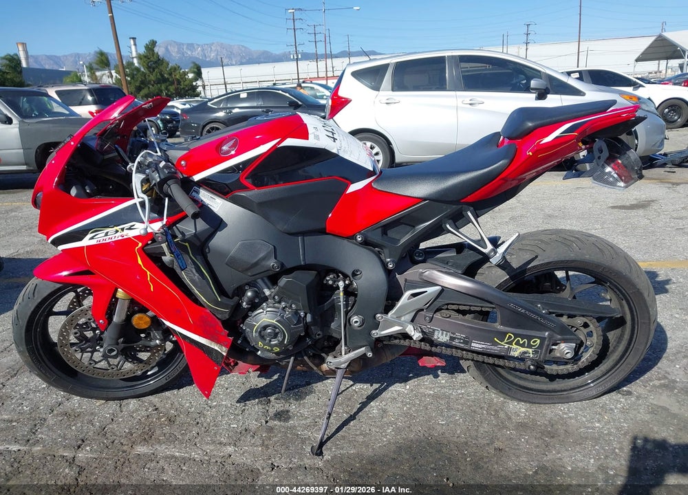 2018 HONDA CBR1000 RR VIN: JH2SC7715JK100969