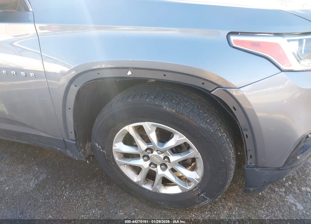 2018 CHEVROLET TRAVERSE LS VIN: 1GNERFKW5JJ112280