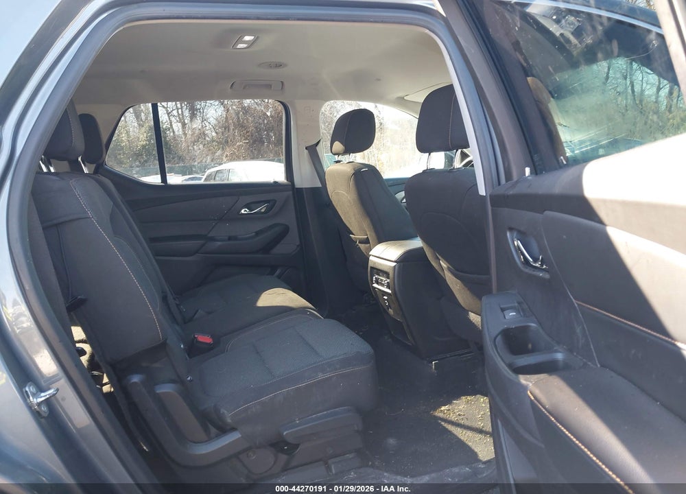 2018 CHEVROLET TRAVERSE LS VIN: 1GNERFKW5JJ112280