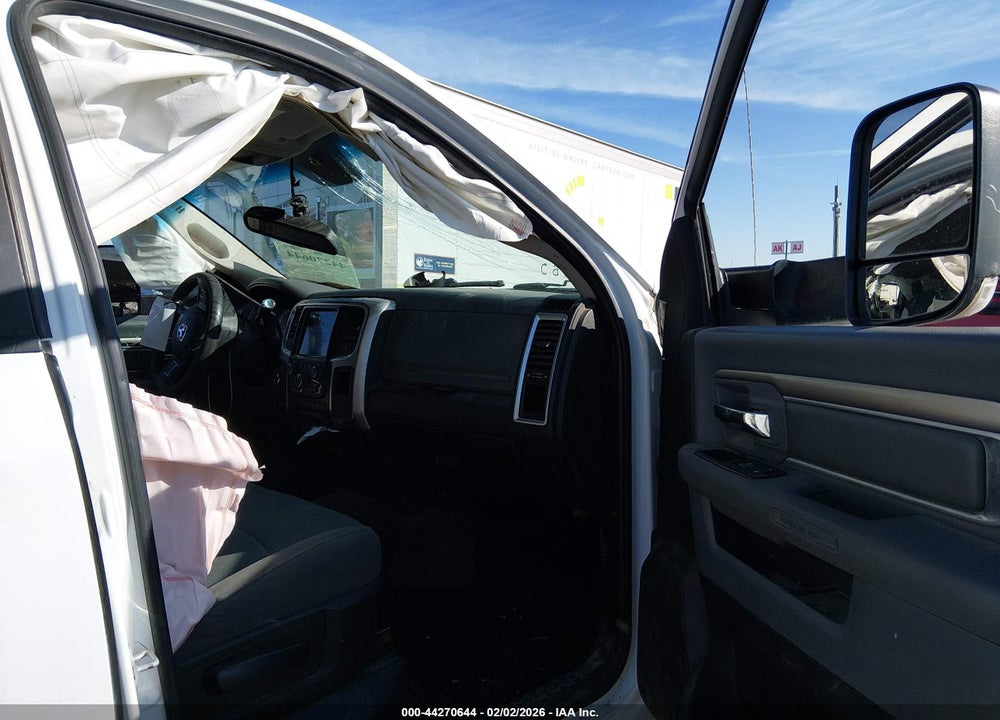 2018 RAM 2500 SLT  4X4 6'4 BOX VIN: 3C6UR5DL8JG275645