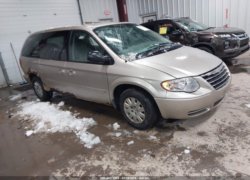 2005 CHRYSLER TOWN & COUNTRY LX VIN: 2C4GP44RX5R169188